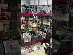 Rastgele ve spor ayakkabıları üretiminde, ayakkabı yapmak için akıllı üretim ekipmanları kullanılır.